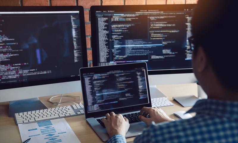 数据科学选型:R与Python如何赋能马关县网站建设?